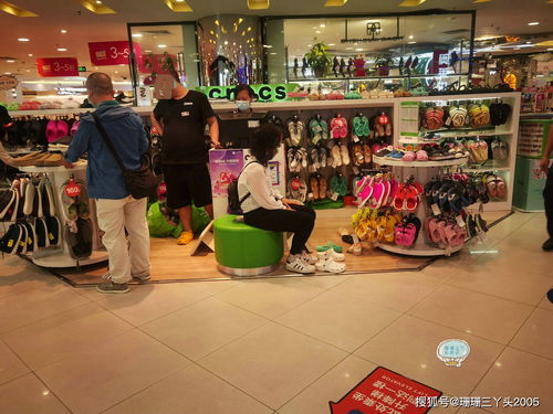 廣州王府井百貨告別時(shí)刻 打折潮引搶購(gòu)熱，二手日用百貨成焦點(diǎn)